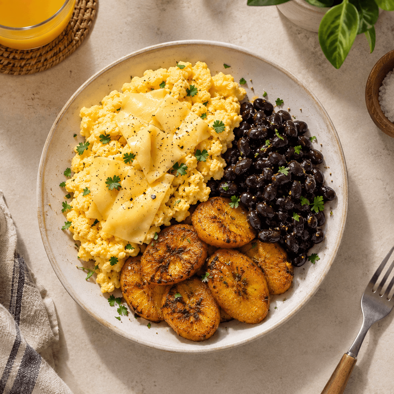 Plato de Huevos con Plátano y Queso Gouda